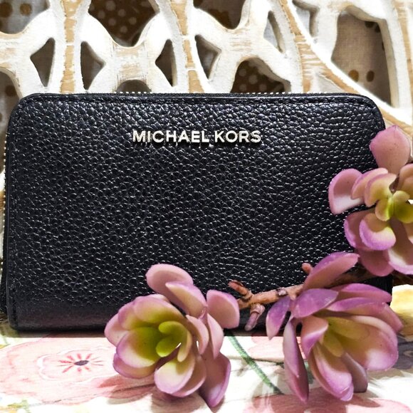 Michael Kors Black Leather Zippered Wallet Card Case. - Picture 2 of 13